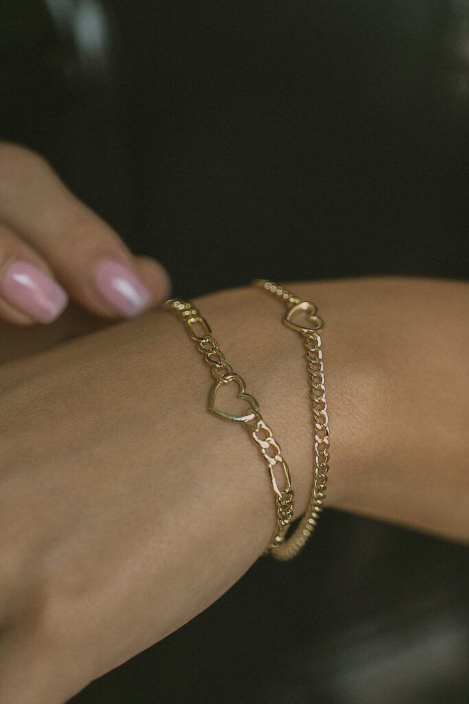 14k gold chain bracelet with heart motif
